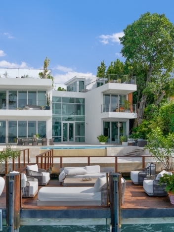Summer Break Luxury: The Best Villa Rentals in South Beach blog section image