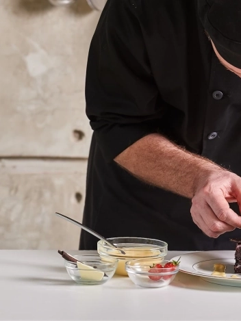 The Private Chef Experience: What Happens When the Restaurant Comes to Your Villa blog section image
