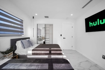 5 Br SunnyDaze Villa Miami-Pool Spa. Image 45
