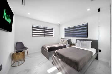 5 Br SunnyDaze Villa Miami-Pool Spa. Image 39