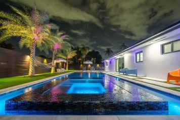 5 Br SunnyDaze Villa Miami-Pool Spa. Image 12
