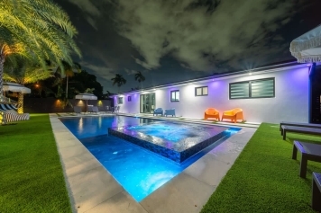 5 Br SunnyDaze Villa Miami-Pool Spa. Image 11