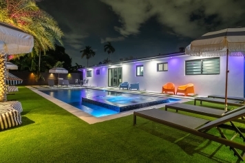 5 Br SunnyDaze Villa Miami-Pool Spa. Image 10
