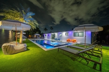 5 Br SunnyDaze Villa Miami-Pool Spa. Image 9