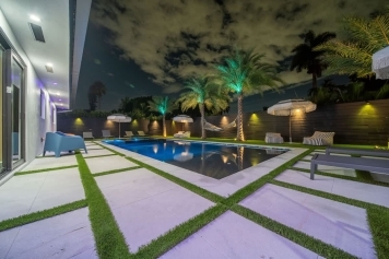 5 Br SunnyDaze Villa Miami-Pool Spa. Image 2