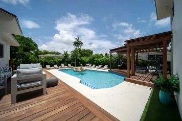 7 Bedroom Villa Catalina Salt Water-Pool BKT Court Image 17