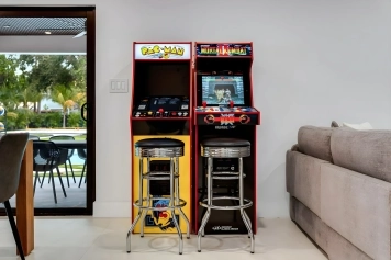 7BR Private Estate w/ Pool, Spa, Waterslide & Go-Karts Image 6