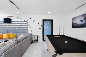 Luxury Villa in Miami Near Beaches Image 15