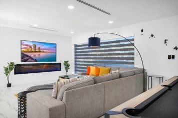 Luxury Villa in Miami Near Beaches Image 21