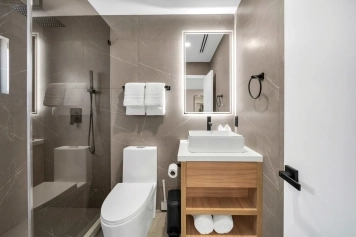 Luxury Villa in Miami Near Beaches Image 26