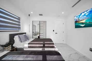 Luxury Villa in Miami Near Beaches Image 39