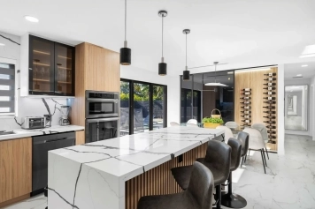 Luxury Villa in Miami Near Beaches Image 6