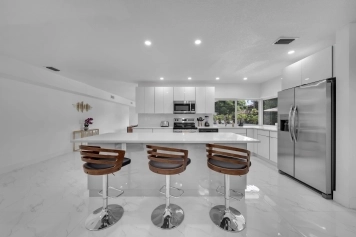 Miami Casa Bella I Near Beaches, heated Pool. Image 17