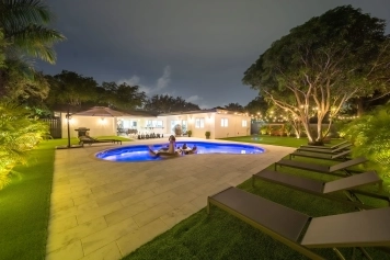 Miami Casa Bella I Near Beaches, heated Pool. Image 3
