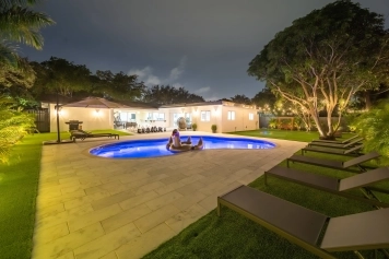Miami Casa Bella I Near Beaches, heated Pool. Image 41