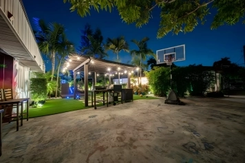 Miami Love&Peace Zen Oasis-Pool- Basketball Hoop Image 8