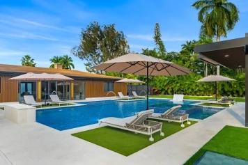 Neon Palms Estate-Pool-Pickleball Court Image 4
