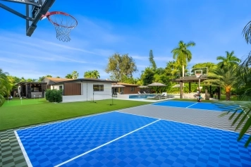 Neon Palms Estate-Pool-Pickleball Court Image 43