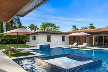 Neon Palms Estate-Pool-Pickleball Court Image 45
