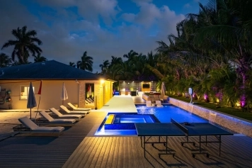 Villa Serena Miami 4BR-Pool-BKT CT Near Beaches Image 4