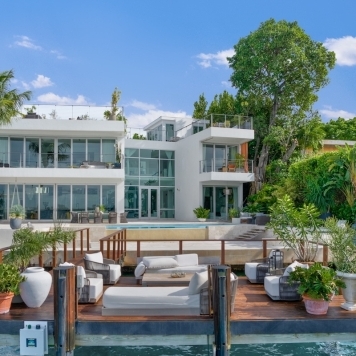 Summer Break Luxury: The Best Villa Rentals in South Beach blog sidebar