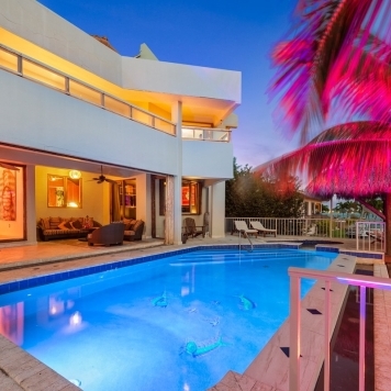 Holiday Luxury Villa Rentals: Celebrate in Style blog sidebar