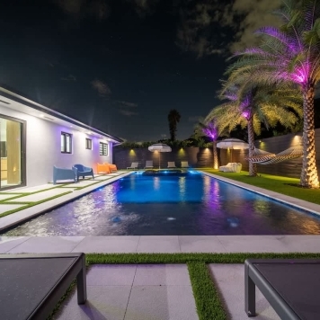5 Br SunnyDaze Villa Miami-Pool Spa. villa sidebar