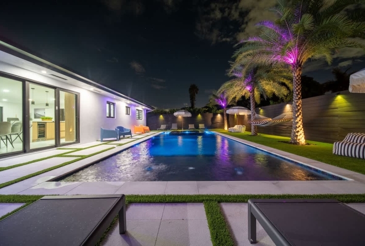 5 Br SunnyDaze Villa Miami-Pool Spa. section image