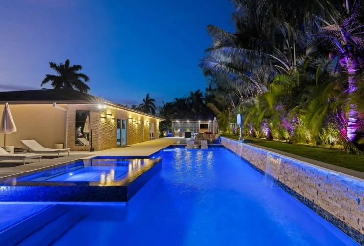 Villa Serena Miami 4BR-Pool-BKT CT Near Beaches section image