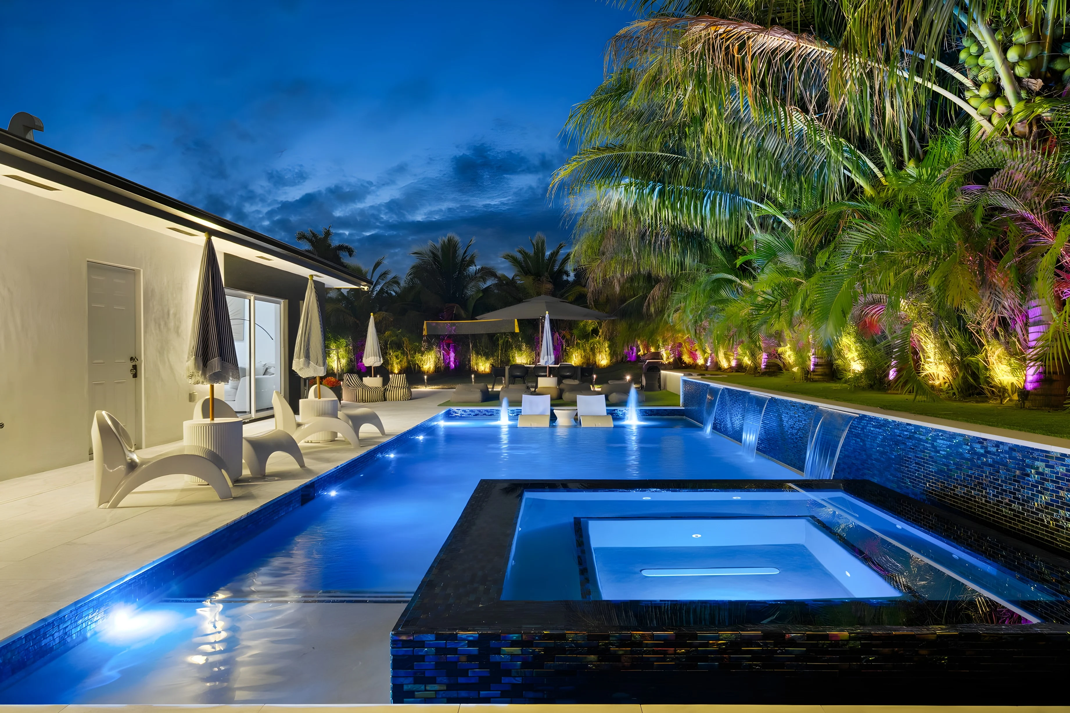Villa Luna Miami-Pool•Hot tub•Sunken Fire Pit•Games sidebar villa image